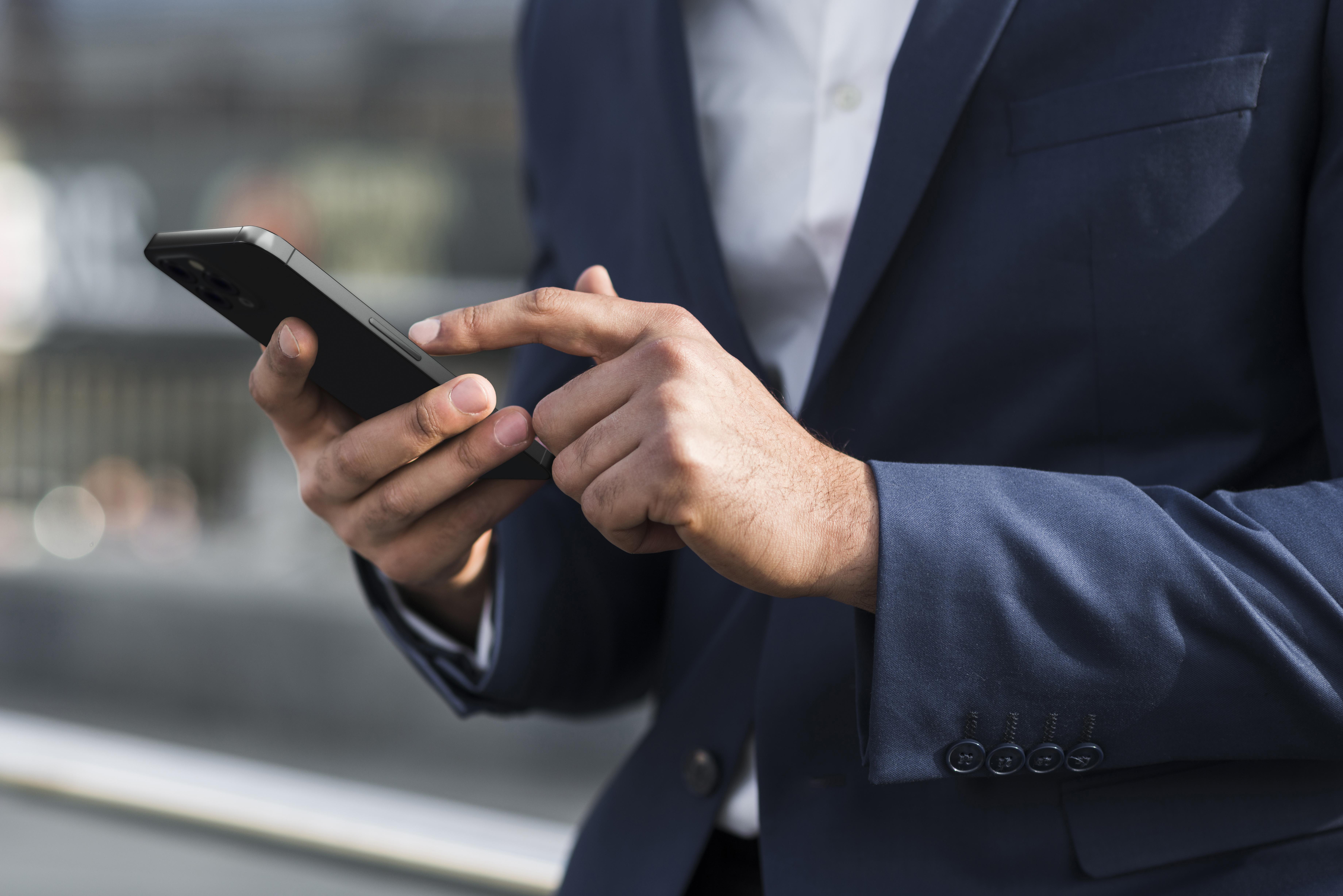 Roamvy eSIM app for business providing mobile data plans to keep employees connected